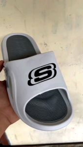 sendal slop skechers pria sandal slip on karet cowok terbaru