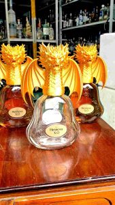 Vỏ Chai Rồng Của Pháp 700ML Thủy Tinh Cao Cấp Trang Trí Nhà Cửa . Chai Rỗng Không Có Chất Lỏng Bên Trong .