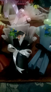 Buket wisuda bunga dan topper