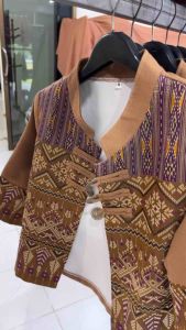 เสื้อคลุมผ้าฝ้ายคอจีนแต่งกระดุม