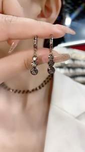 (Bebas beli 2 dapat bonus) COD A221 Anting rumbai abu-abu dan hitam mengkilap mewat titanium wanita Korea