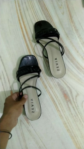 ZEVIA - SANDAL WANITA HAK TAHU 3CM: MOTIF FORMAL KEKINIAN & HARGA TERMURAH