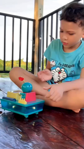 ไทม์ แมชชีน โดราเอมอน ของเล่น มีเสียง มีไฟ ชนแล้วถอย