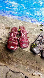 Sandal Heels Wanita Piramid Hak Tahu Flat Besi 3cm - WILONA