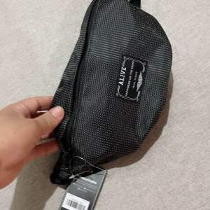 Alive Sophie Farril Bob Bag Tas Pria