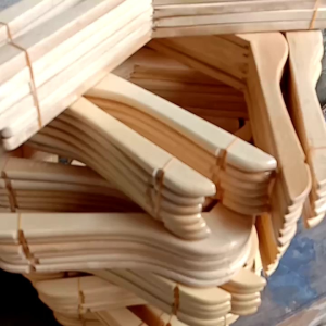 gantungan hanger kayu dewasa dan anak natural(harga setengah lusin)