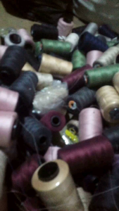 Benang obras warna lengkap gulungan besar warna warni polyster harga 1kg bisa cod atw bayar di tempat