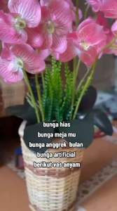 Bunga anggrek artificial bunga anggrek bulan berikut vas rotan