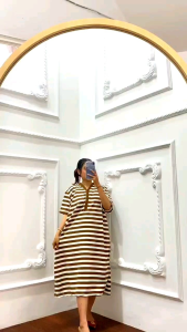 Dress Mici Garis Motif: Desain Elegan untuk Pakaian Wanita