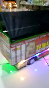 Mainan Mobil Truk Oleng Ukuran 38 cm: Bahan Kayu & Lampu LED