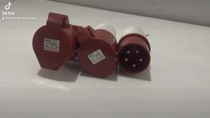 Phích Cắm Ổ Cắm Di Động Gắn Tường Công Nghiệp 3 Pha 5 Chấu 16A 32A