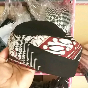 Peci Batik Jogokariyan Motif D Kopiah Parang Kumitir \[Hitam]\ Kopeah Songkok Udeng Kopeyah Imamah Kain Batik Khas Jogja