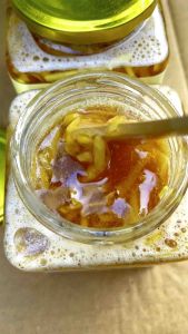 Mật ong rừng ngâm gừng ( hủ 850g)