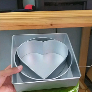 loyang campuran Loyang bulat love kotak dalam satu set cetakan kue bolu ukuran love18x18cm-bulat 20x20 cm Kotak 22x22 cm tinggi 6 cm bahan GALVANIS/GALVALUM TERMURAH terlengkap berkualitas tinggi