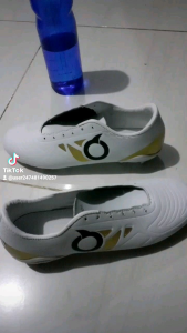 sepatu bola ortuseighat dewasa+anak putih gold