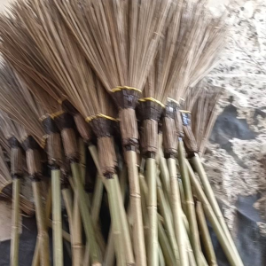 ไม้กวาดทางมะพร้าว ขนาด120ซม.-190ซม.(1/ด้าม)