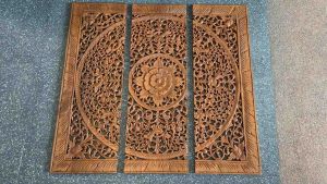 แผ่นไม้แกะสลัก ไม้สักแผ่น 90x90x1.5cm ติดผนัง 3 ชิ้น ลายดอกไม้  สีสัก แกะสลัก Hand carved mandala wood carving panel in brown in square shape 3pcs