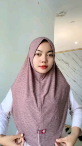 Hijab Bergo Malay Oval Jersy Motif Elvira Rafilah / Kerudung Instan Dayli