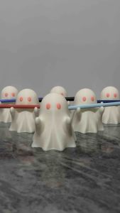 GHOST STAND ของแต่งโต๊ะทำงาน ที่เป็นทั้งที่วางปากกา และมาสคอตสุดน่ารัก พร้อมดวงตาเรืองแสงคอยเฝ้าปากกา