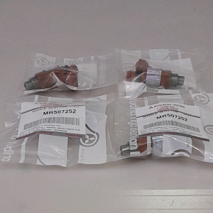 NOZZLE INJECTOR MITSUBISHI KUDA GRANDIA 2000CC ORI