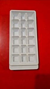 CETAKAN ES BATU KULKAS POLYTRON ORIGINAL KODE 37E395 PUTIH (22X10X3CM)