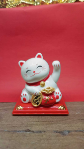 Lucky Cat Fortune Cat Maneki NekoLucky Cat Fortune Cat Solar Cat Money Cat Maneki Neko with case Waving Cat car NO NEED FOR BATTERIES Solar Powered Maneki Neko Lucky Cat Welcoming Shaking Hands Lucky Cat For Home Car Restaurant Decor Waving Lucky Cat Sola