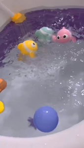 Đồ chơi nhà tắm Cá Hề vặn cót đáng yêu cho bé