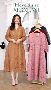 Maxiเดรสคอวีลูกไม้เนื้อหนาเกรดพรีเมี่ยม ลายลูกไม้เลือกใช้ลายสวยมากค่ะ ดีเทลใช้ผ้าลูกไม้คาดที่เอวและแต่งที่แขน เดรสมีซับในอย่างดีทั้งตัว ซิปซ่อนด้านหลังง่ายต่อการสวมใส่ ชุดงานสไตล์เรียบหรูสวยมากคะ