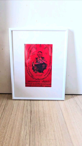 ผ้ายันต์หลวงพ่อคูณ วัดบ้านไร่ รุ่นคุ้มภัย กำไรดี ปี 2539 ขนาด 9X12 นิ้ว พร้อมกรอบใส่ สภาพสวย สีแดง 🌟 ผ้ายันต์หลวงพ่อคูณ วัดบ้านไร่ รุ่น คุ้มภัย กำไรดี ปี 2539 ถือเป็นหนึ่งในวัตถุมงคลที่มีความหมายและพลังงานศักดิ์สิทธิ์สูง ผ้ายันต์นี้เป็นที่นิยมในหมู่ผู้ศร