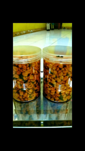 kacang bawang renyah gurih toping daun jeruk