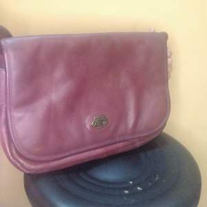 Túi Si đeo chéo đeo vai nguyên bộ nhiều mẫu xinh cho bạn thay đổi phong cách ngày thường.