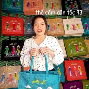 Túi đeo vai cô gái Việt Nam