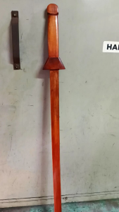 replika pedang kayu panjang - replika pedang eropa - pedang kayu panjang 85 cm - alat latihan berpedang