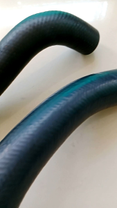 SELANG RADIATOR TOYOTA INNOVA BENSIN ATAS BAWAH ORI