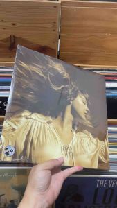แผ่นเสียง Taylor Swift – Fearless Fearless (Taylor’s Version)**Gold vinyl 3Lp มือหนึ่ง ซีล