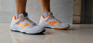 SEPATU BADMINTON MIZUNO SOL KARET BERDECIT DI JAHIT SEKELILING / SEPATU OLAHRAGA BULUTANGKIS VOLI