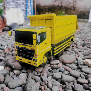 Miniatur dump truk bisa jungkit buat mainan anak angkut pasir