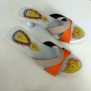 Sandal Kayu Unik Hak Catur 6 cm