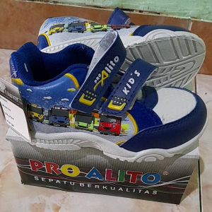 SEPATU ANAK  TK