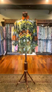 Arumi Tunik Viscos by Dian Pelangi LIMITED EDITION Blouse Baju Kemeja Atasan Blus Kerja Kantor Pesta Pernikahan Kondangan Kuliah Lebaran Casual Formal Wanita Cantik Anggun Modis Modern Elegan Mewah Model Korea Terbaru Motif Batik Jumputan Kekinian