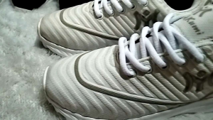 Sepatu Running Markkumi: Ringan, Nyaman & Super Kuat