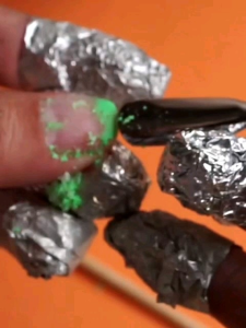 แผ่นฟอยล์บาง 0.7- 0.9มิติ ยา8เมตร พร้อมตลับ ใช้ห่ออาหาร ห่อเล็บ ส่งจากประเทศหัวหิน