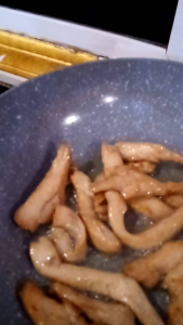 อกไก่แดดเดียวแสนอร่อยสูตรหมักงา(พร้อมปรุง)รสชาติเข้มข้นกลมกล่อมไม่ใส่สีและสารกันบูดมี 3 ขนาด 100 กรัม 200 และ 500 กรัม