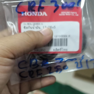 ซีลปั๊มน้ำCrf250L ( ใส่ได้ตั้งแต่ปี2017-2019)และCRF300L/Ranly250/Ranly300/CBR300ปีได้ทุกรุ่น ซีลน้ำมัน 12-26-5 ใส่ได้ครับ