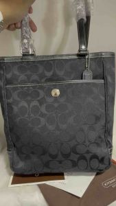 used/preloved Authentic vintage like new signature lunch tote