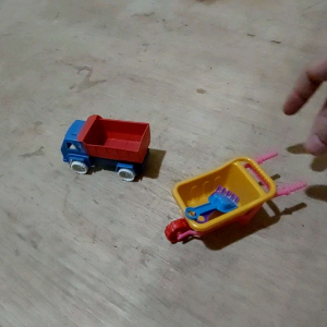 MAINAN EDUKASI SET MINIATUR GEROBAK SORONG DAN TRUK PASIR TERBUKA