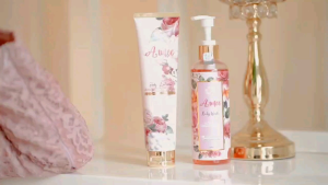 Paket Aimee Ultimate Brightening: Sabun Mandi & Lotion Wangi Mewah