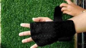 Sarung tangan gym fitness angkat beban antislip crossfit tebal elastis merk avo