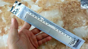 Lược Ys trắng cắt tóc nam nữ mẫu dài 19cm chải rất xung tóc.