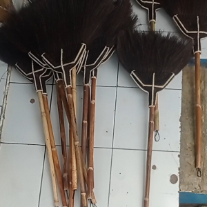 Sapu Ijuk Gagang Rotan Khas Tasikmalaya Berkualitas (COD) Pembersih Lantai Nyaman Dan Bersih Ukuran Besar Sapu Ijuk - Lazada